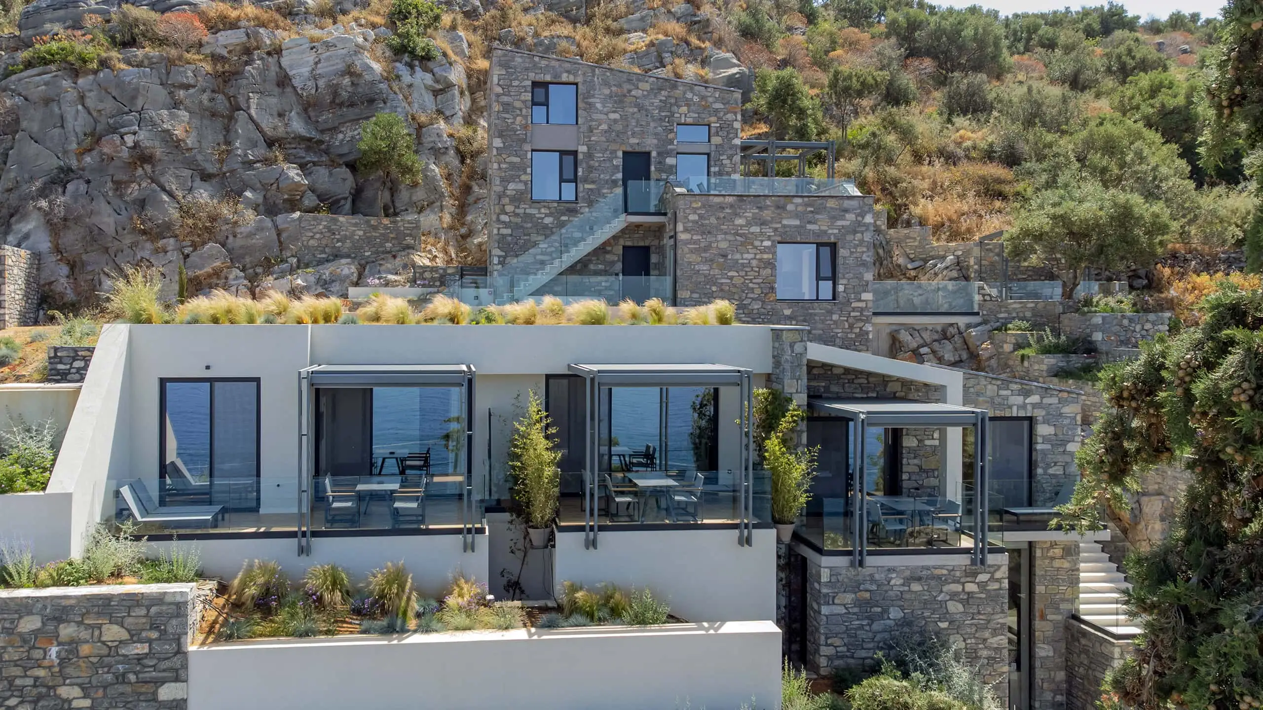 Mani Suites